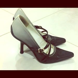 Classic unlisted Kenneth Cole shoes. Used